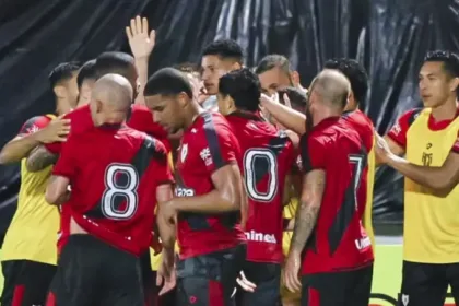 em-noite-de-estreias,-atletico-derrota-o-porto-velho-e-avanca-a-4a-fase-da-copa-do-brasil