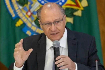 geraldo-alckmin-participa-de-debate-sobre-reforma-tributaria-em-goiania
