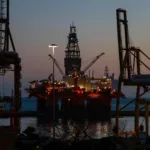 petroleo-volta-a-superar-us$-100-apos-novas-ameacas-em-ormuz-–-infomoney