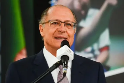 “sistema-tributario-brasileiro-e-um-manicomio”,-diz-alckmin-em-goiania
