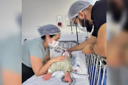bebe-com-malformacao-rara-que-‘esmagava’-traqueia-e-extubada-apos-cirurgia-complexa-em-goiania