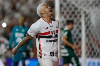 sao-paulo-bate-a-chapecoense-chega-a-400-vitorias-na-historia-do-brasileirao