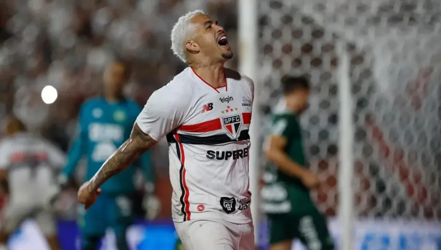 sao-paulo-bate-a-chapecoense-chega-a-400-vitorias-na-historia-do-brasileirao