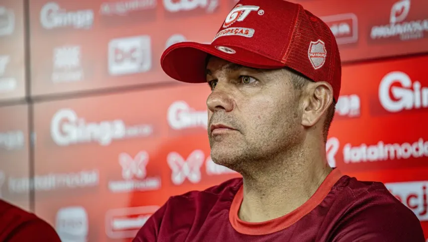 apesar-da-classificacao,-tecnico-do-vila-diz-que-nao-esta-satisfeito-com-o-rendimento-do-time
