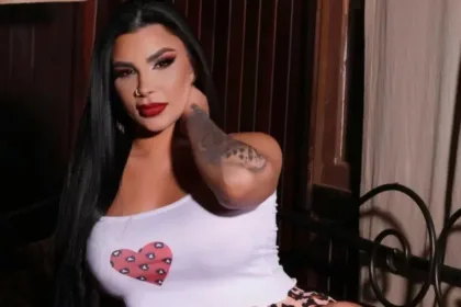 jenny-miranda-inicia-remocao-de-tatuagem-intima-feita-para-ex-marido;-veja-foto