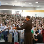 congresso-agraciadas:-‘quando-uma-mulher-fortalece-a-sua-fe,-tambem-fortalece-o-ambiente-ao-seu-redor’,-diz-padre-marcos