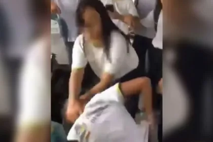 aluna-fere-colega-com-faca-dentro-de-onibus-escolar-em-novo-gama