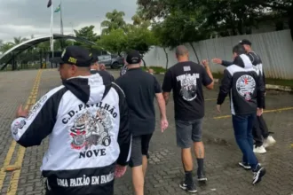 torcedores-do-corinthians-“cobram”-jogadores-no-ct