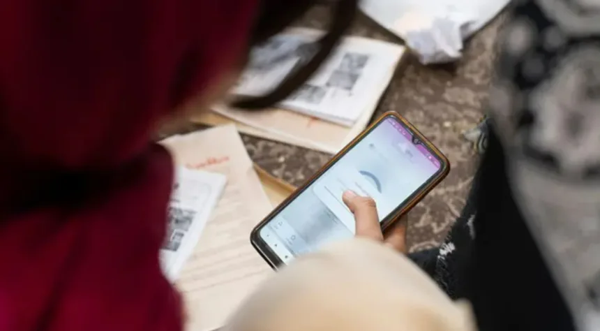 conexoes-secretas-na-fronteira-e-redes-privadas:-como-iranianos-desesperados-mantem-contato-com-familiares-no-exterior