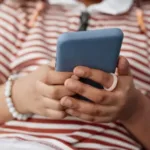 mesmo-apos-proibicao,-1-em-cada-5-adolescentes-ainda-usa-redes-sociais-na-australia