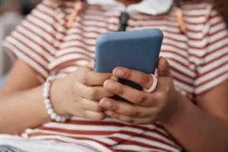 mesmo-apos-proibicao,-1-em-cada-5-adolescentes-ainda-usa-redes-sociais-na-australia
