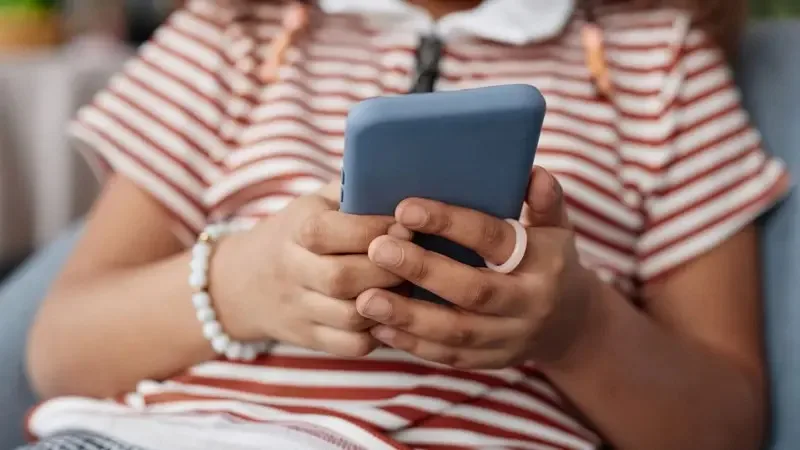 mesmo-apos-proibicao,-1-em-cada-5-adolescentes-ainda-usa-redes-sociais-na-australia