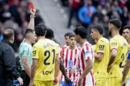 zagueiro-e-expulso-apos-pegar-nas-partes-intimas-do-adversario-durante-partida-na-espanha