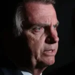 carlos-atualiza-estado-de-saude-de-jair-bolsonaro-apos-visita:-“continua-grave”-–-nsc-total