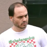 carlos-bolsonaro-diz-que-ex-presidente-esta-“inchado-e-irritado”-na-uti