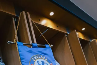 chelsea-e-multado-em-r$-75-milhoes-por-violar-regras-financeiras-da-premier-league-e-pode-ficar-um-ano-sem-contratar-jogadores