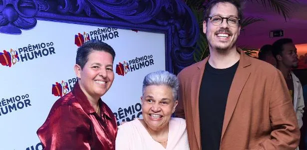 claudia-rodrigues-faz-rara-aparicao-no-premio-do-humor,-no-rio-–-uol