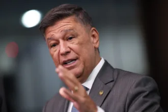 viana:-“houve-tentativa-de-vazamento-de-dados-sigilosos-de-vorcaro”