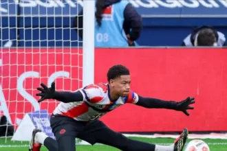 em-crise-de-goleiros,-bayern-precisara-de-autorizacao-de-trabalho-juvenil-para-ter-joia-da-base-em-campo