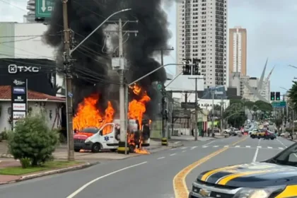ambulancia-pega-fogo-no-setor-marista-e-mobiliza-interdicao-por-risco-de-explosao