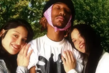 gemeas-vivem-relacionamento-com-o-mesmo-homem:-‘nossos-pais-nao-aprovam’