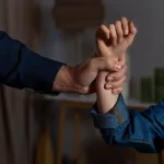 crianca-de-6-anos-e-agredida-ao-tentar-defender-a-mae-de-violencia-do-padrasto-em-morrinhos