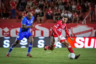 apos-empate-sem-gols,-vila-nova-perde-nos-penaltis-para-o-confianca-e-se-despede-da-copa-do-brasil