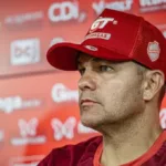 baixo-aproveitamento-e-a-falta-de-vitorias-nos-classicos.-o-que-motivou-a-demissao-de-umberto-louzer-no-vila-nova
