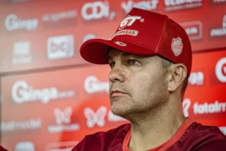 baixo-aproveitamento-e-a-falta-de-vitorias-nos-classicos.-o-que-motivou-a-demissao-de-umberto-louzer-no-vila-nova