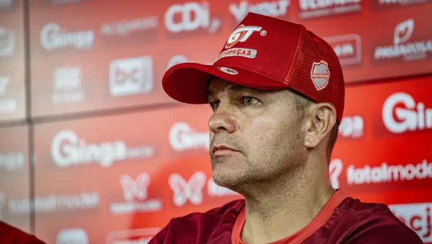 baixo-aproveitamento-e-a-falta-de-vitorias-nos-classicos.-o-que-motivou-a-demissao-de-umberto-louzer-no-vila-nova