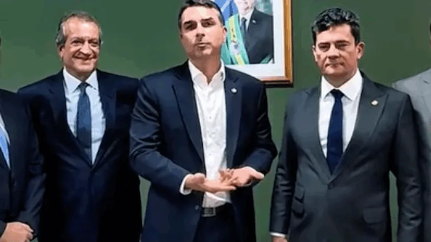 flavio-bolsonaro-apoia-moro-para-governo-do-parana-–-poder360