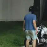 ‘vem-na-mao’:-entregador-apanha-apos-se-recusar-a-dar-carona-para-morador-em-condominio-de-goiania;-video