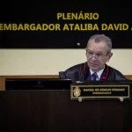 desembargador-condenado-por-estuprar-a-neta-se-entrega-a-policia
