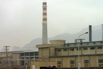 eua-e-israel-atacam-instalacao-nuclear-do-ira,-diz-agencia-–-cnn-brasil