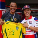 cafu-e-diogo-moreira-se-encontram-em-goiania-e-trocam-presentes-na-motogp