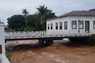 rio-vermelho-registra-nova-cheia-e-nivel-da-agua-chega-a-quase-tres-metros-na-cidade-de-goias