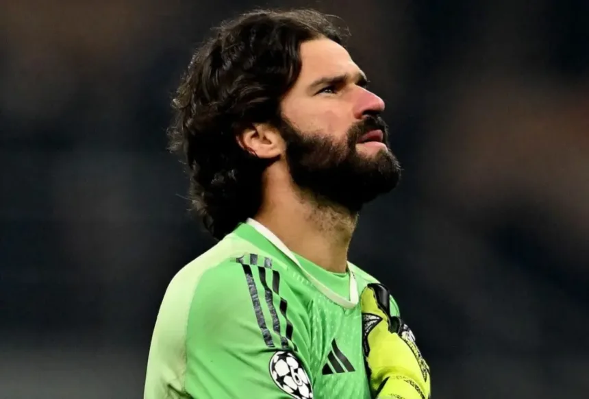 alisson-se-pronuncia-apos-corte-da-selecao-por-lesao:-‘fora-por-um-tempo’