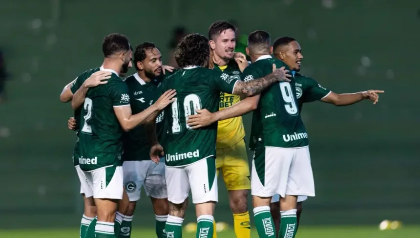 com-dois-gols-de-penalti-e-um-de-gege,-goias-vence-na-estreia-da-serie-b-e-mantem-invencibilidade-em-2026