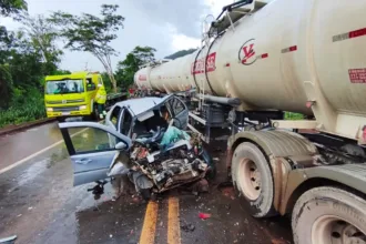 acidente-entre-caminhao,-onibus-e-carro-deixa-2-feridos-na-br-153-em-rialma