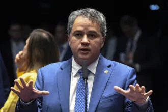efraim-filho-se-filia-ao-pl-em-busca-do-governo-da-paraiba