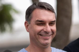 flavio-se-manifesta-apos-pgr-recomendar-prisao-domiciliar-de-bolsonaro