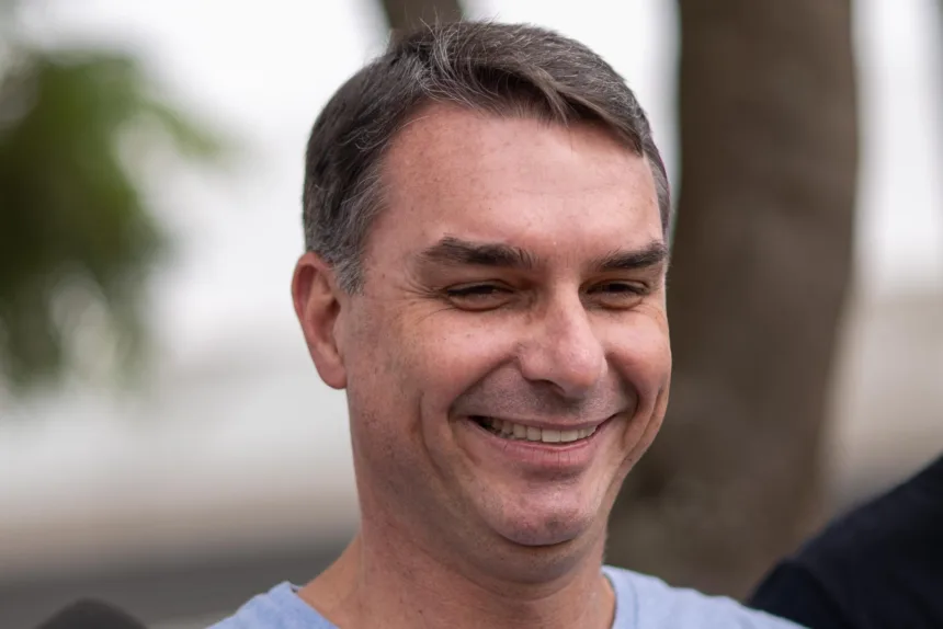 flavio-se-manifesta-apos-pgr-recomendar-prisao-domiciliar-de-bolsonaro