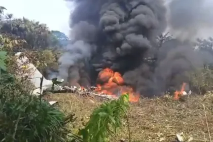 videos:-aviao-militar-cai-na-colombia-com-mais-de-100-soldados-a-bordo