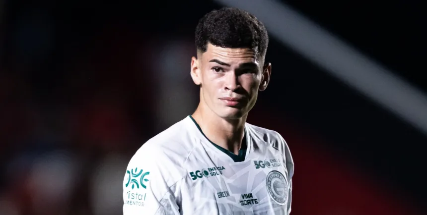 botafogo-se-aproxima-de-acerto-com-zagueiro-do-goias,-revela-diretor-do-clube-carioca