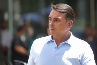 flavio-diz-esperar-“decisao-favoravel”-a-domiciliar-de-bolsonaro