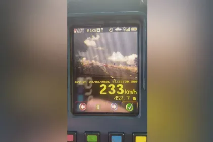 video:-prf-flagra-bmw-a-233-km/h-na-br-060,-em-jatai