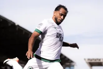 lourenco-sofre-lesao-no-tornozelo-e-desfalca-goias-por-tempo-indeterminado