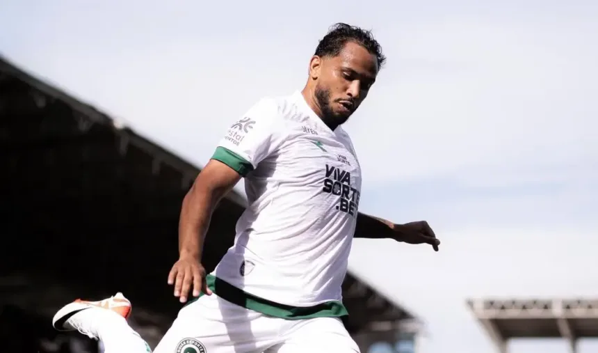 lourenco-sofre-lesao-no-tornozelo-e-desfalca-goias-por-tempo-indeterminado