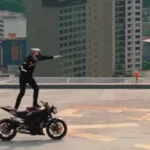 piloto-americano-que-fez-‘grau’-na-85-repete-manobras-no-topo-de-arranha-ceu-em-goiania