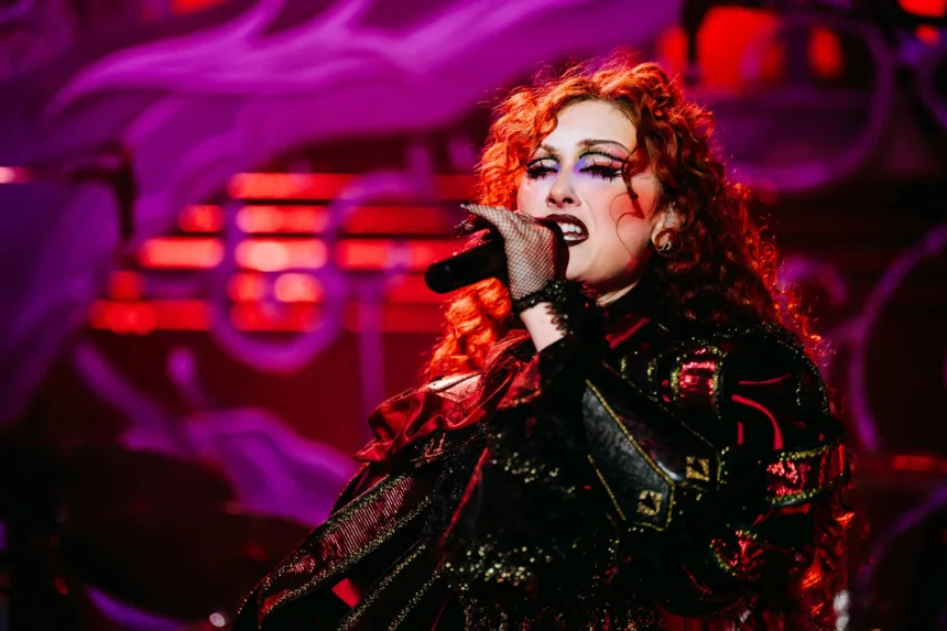 seguranca-e-da-equipe-de-chappell-roan-e-foi-demitido-por-kim-kardashian,-diz-jornal-–-uol